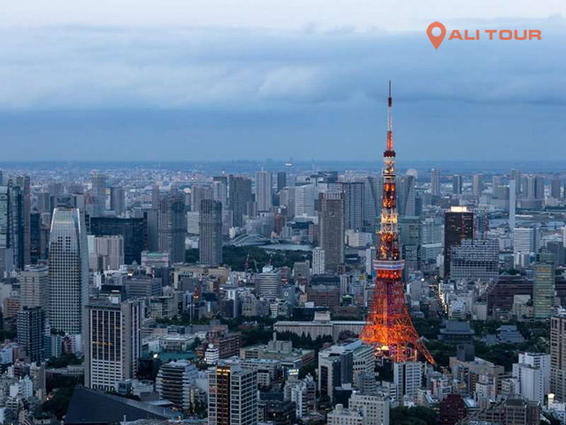 Tháp Tokyo cao chót vót
